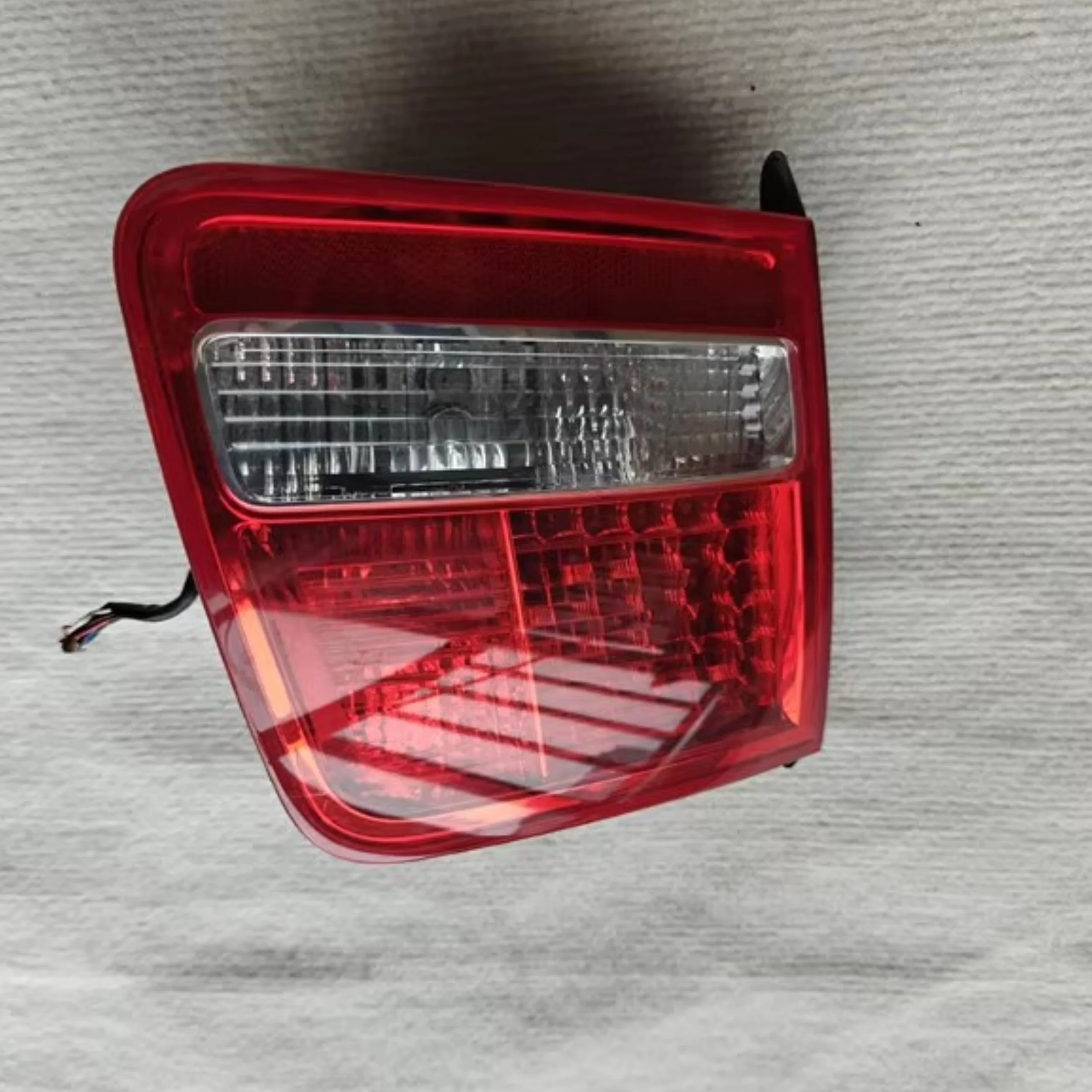 1 pair inner taillights for Audi A8 D3 Halogen Rear lamp Taillight Brake Driving Reversing Lamp Turn Signal