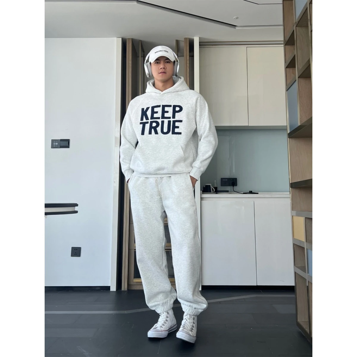 

Новый мужской спортивный костюм из двух предметов на осень и зиму, осенне-зимний костюм, спортивные штаны, свитер, мужской повседневный костюм, мужской