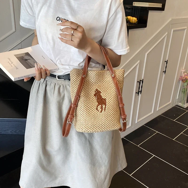 

Просторная большая сумка из нержавеющей стали 2025 года, многосторонняя трансформируемая сумка для подмышек и плеч для женщин, архитектурная сумка «день-ночь»