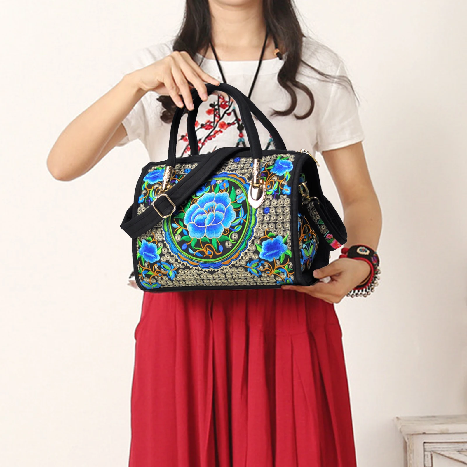 

Ethnic Style Canvas Embroidery Bag Hand-Held Crossbody Dual-Use Travel Bag Suitable for Girls Birthday Present