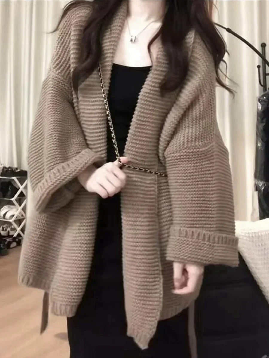 

French New 2024 Autumn and Winter Loose Style Knitted Cardigan Soft and Waxy High-end Fashionable Elegant Sweaters for Women