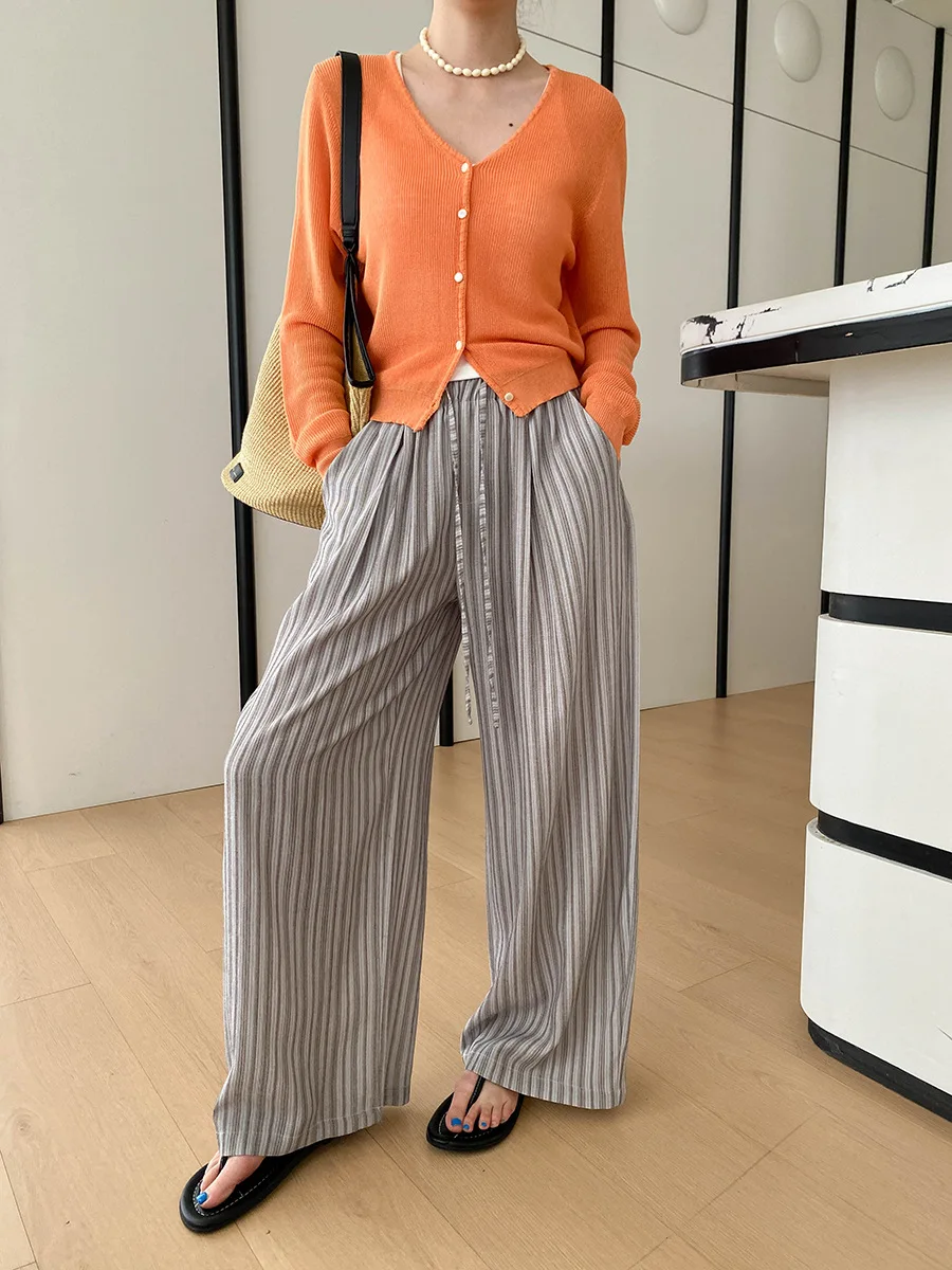 Sommerliche gestreifte, locker sitzende Freizeithose mit hoher Taille für Damen – Detail 3