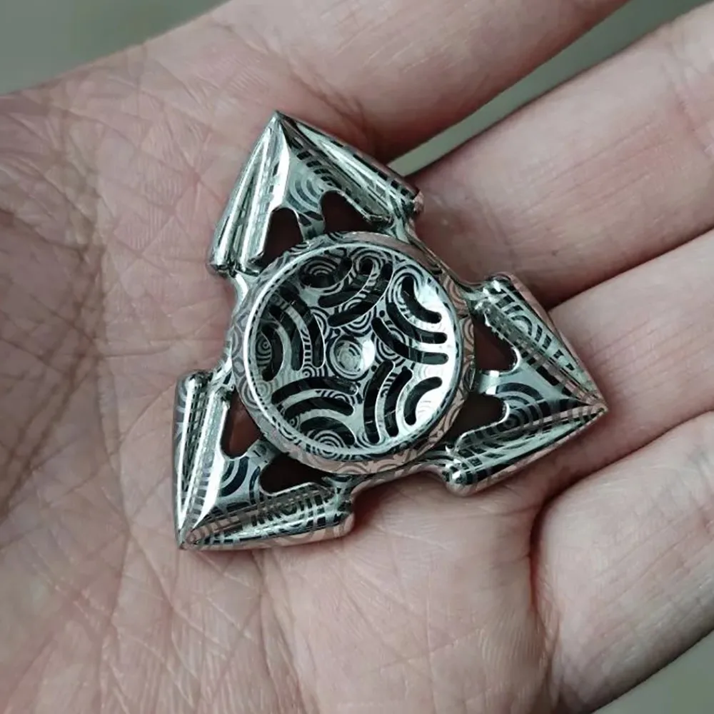 Q EDC Trident Dreiblatt-Fidget-Spinner, Handhabung, Gefühl, Metall-Fidget-Spielzeug für Erwachsene, Neuheitsspielzeug, Büro-Schreibtisch-Zubehör