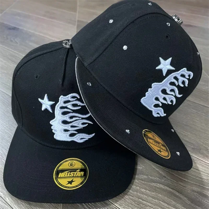 

24ss Black Fitted Hat Men Rhinestone Embroidered Logo Non Adjustable Purple Baseball Caps Women Casual Hats