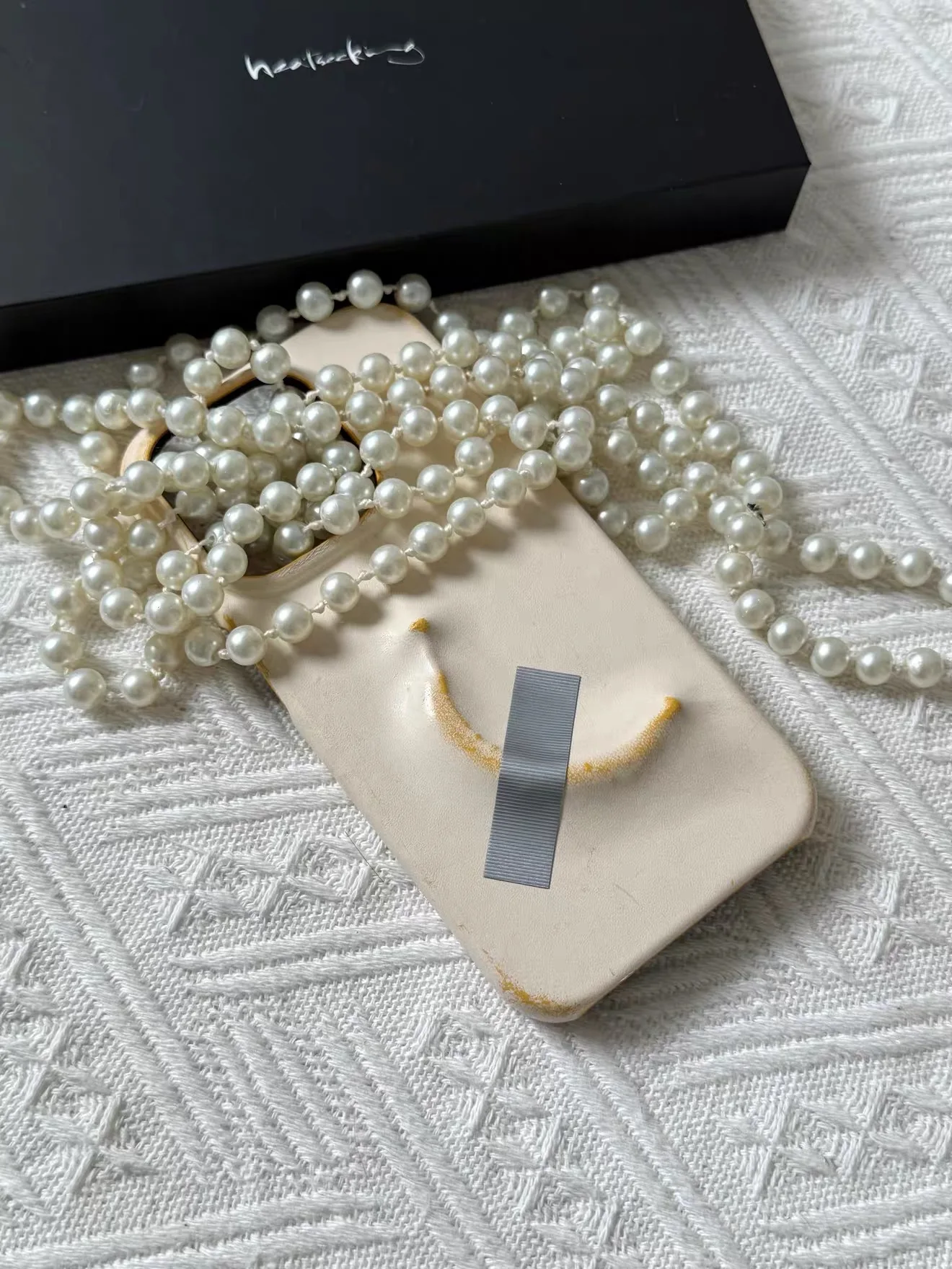 Installation art banana design genuine leather handmade cowhide creative phone case, suitable for iPhone.