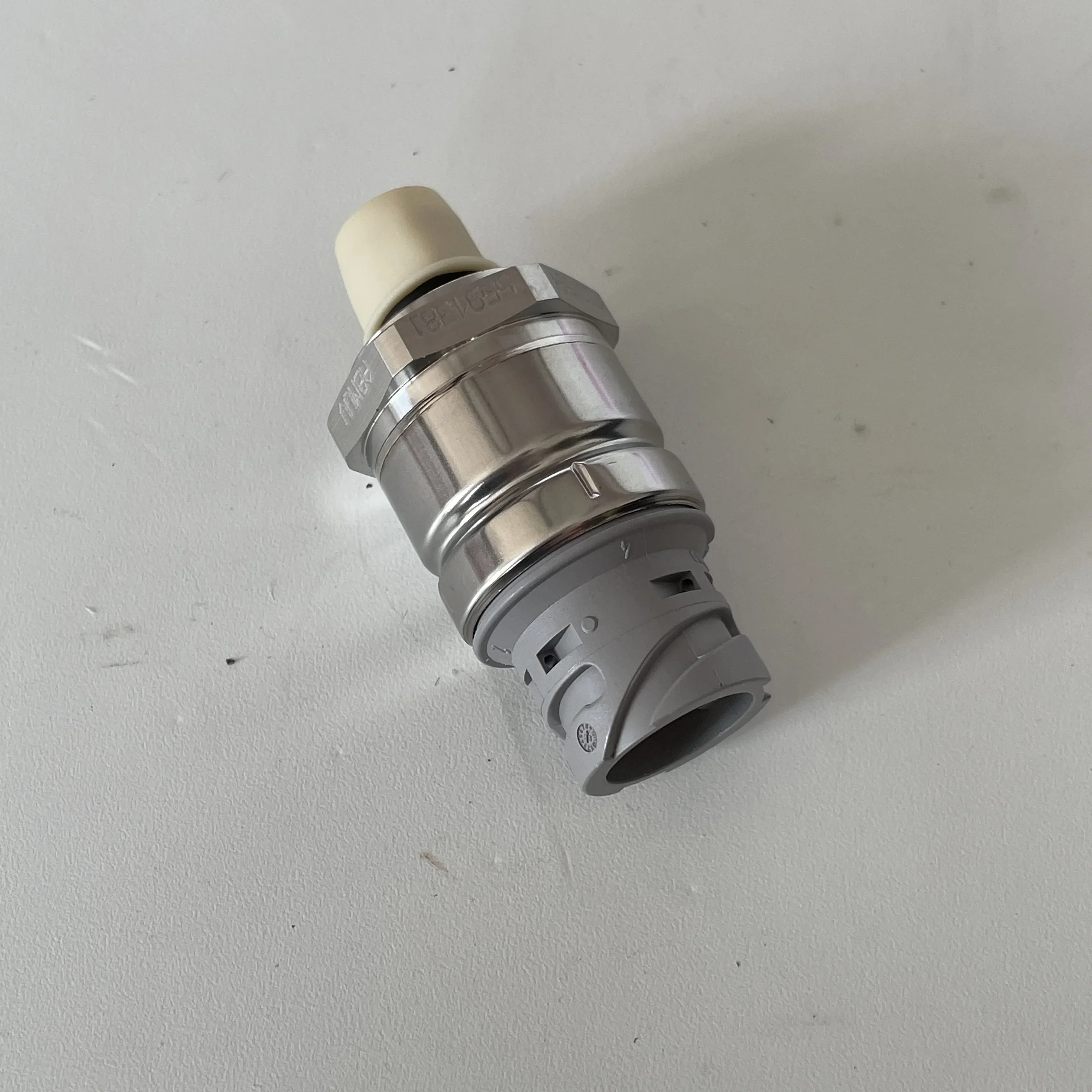 Cummins QSK19 engine parts cummins pressure sensor 5594381 for cummins truck parts