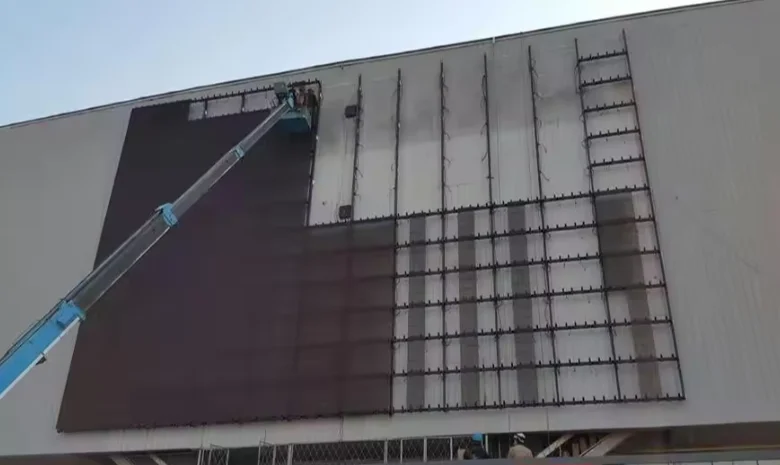 Volledig gekleurd P3.91 transparant scherm met hoge transparantie LED-scherm voor winkelcentra