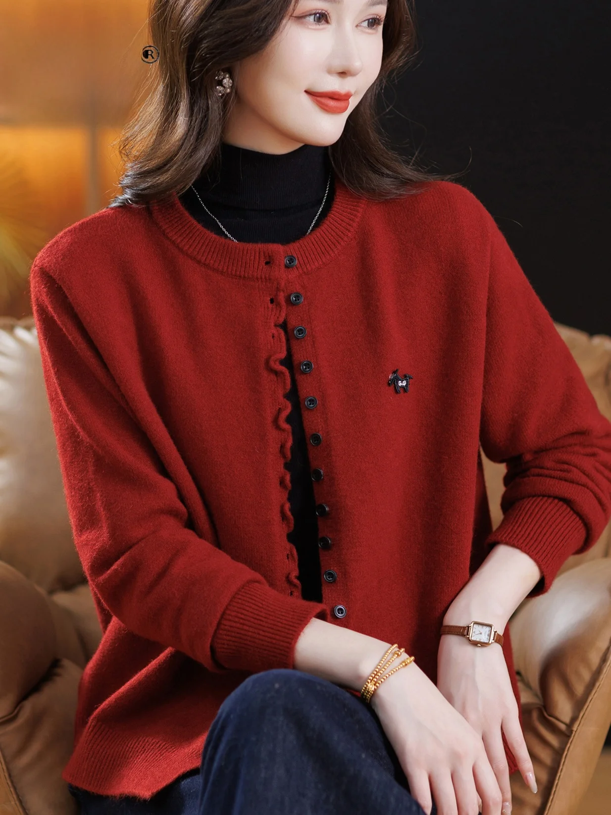 

Весенне-осенний вязаный кардиган на пуговицах для женщин: универсальный, стройнящий, свободного кроя, с застежкой на пуговицах, модный, для мам