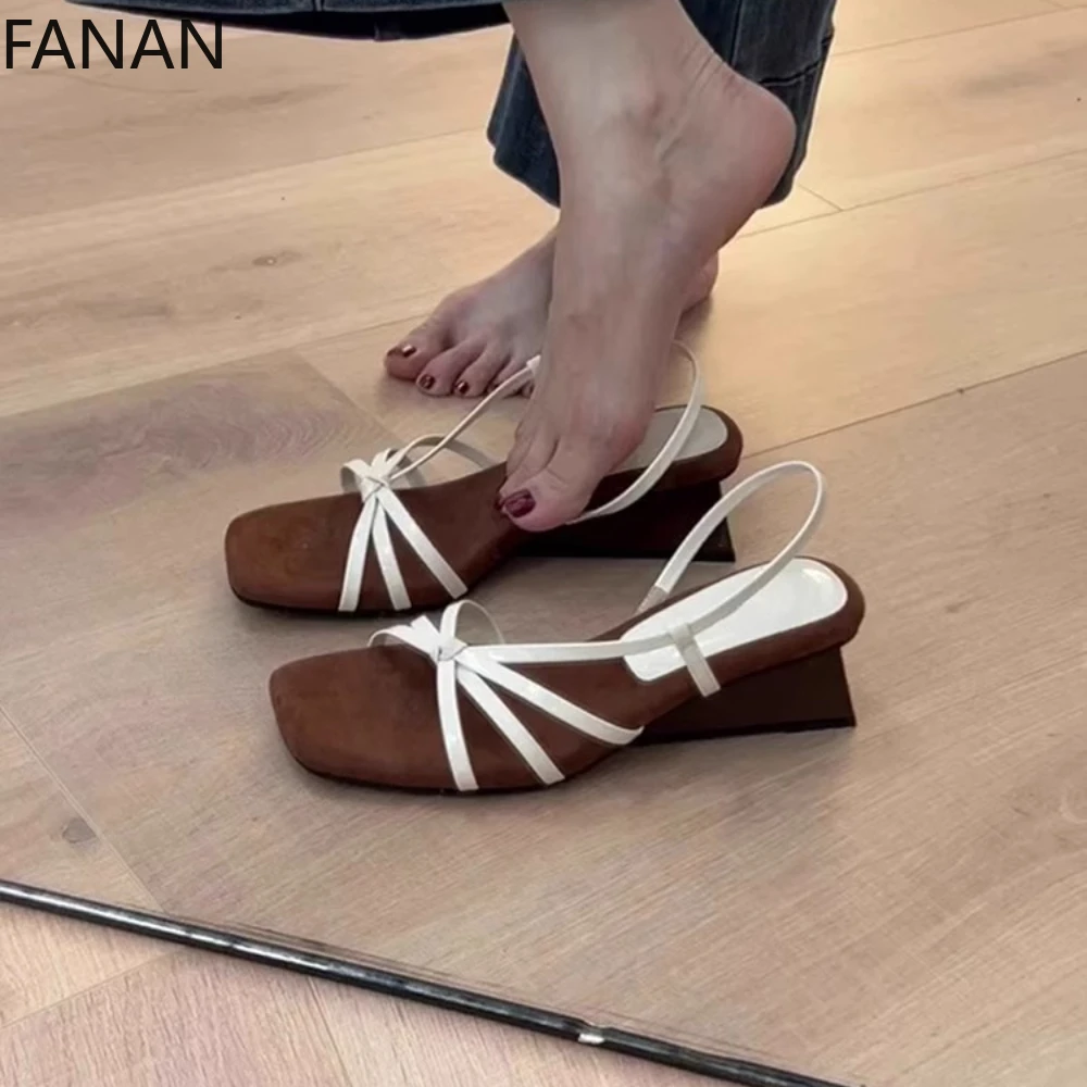 

Элегантные женские босоножки на танкетке, лето 202, новые римские туфли с квадратной головкой и открытым носком на высоком каблуке, модные удобные сандалии