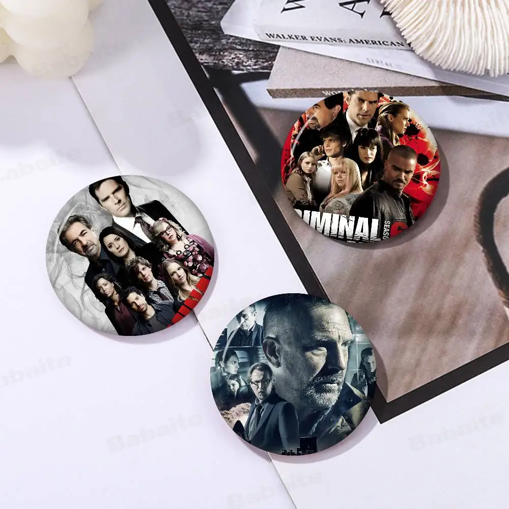 C-Criminal M-Minds TV دبابيس زر مستديرة شعار دبابيس الإبداعية على ظهره الملابس الديكور موضة الكرتون مجوهرات هدايا