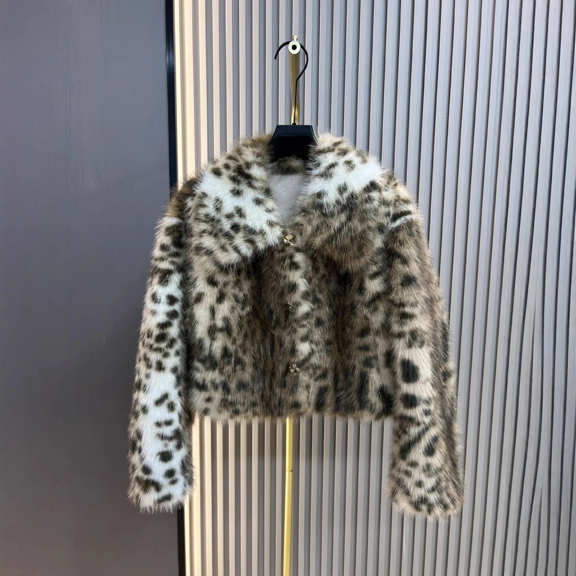 

Новая женская короткая утепленная куртка из искусственного меха для весны и зимы, теплая, стильная, с интегрированным мехом, верхняя одежда для женщин