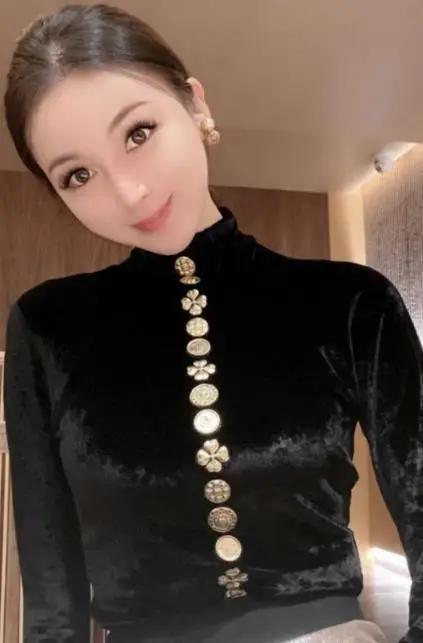 Black velvet long-sleeved top women\'s stretch velvet beaded metal button turtleneck bottoming shirt