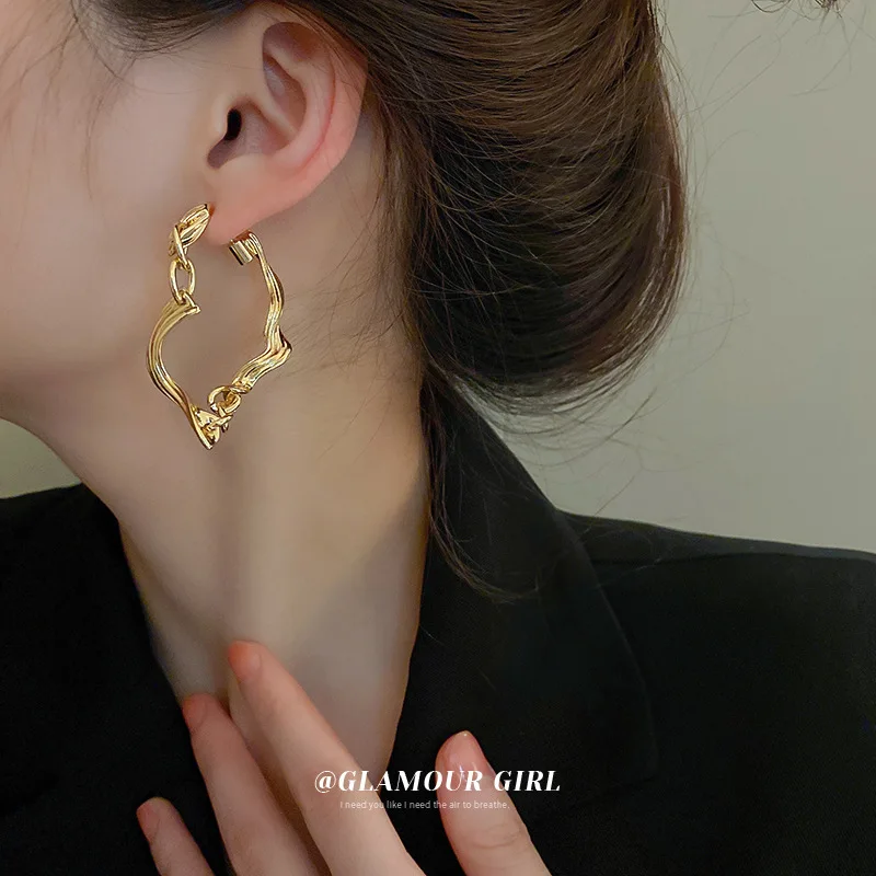 European Retro Baroque Twisted Ear Studs Women Royal Golden Irregular Ear Rings Popular Zicon Alloy Round Ear Rings Ear Drops