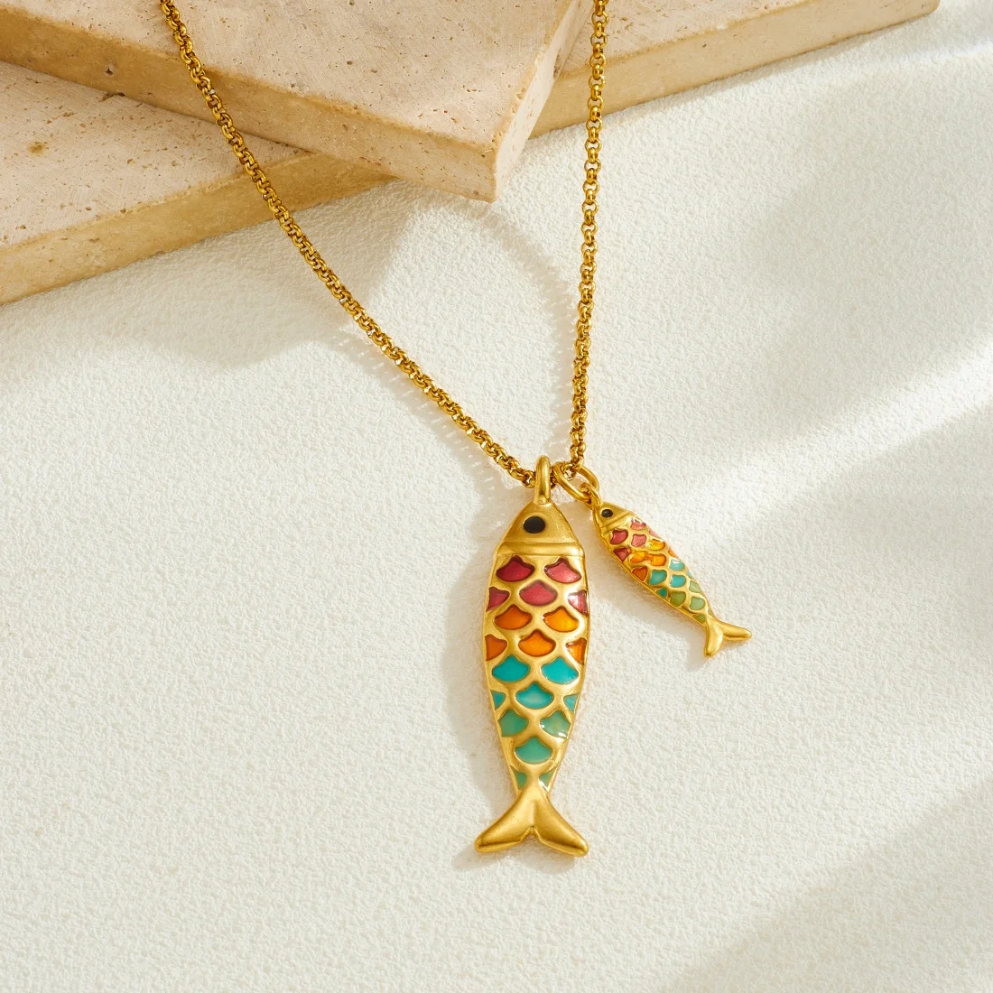 Edelstahl-Halskette mit buntem Öltropfen-Glücksfisch-Anhänger für Damen, Ozean-Stil, modischer neuer Halsschmuck, Partygeschenk, Bijoux