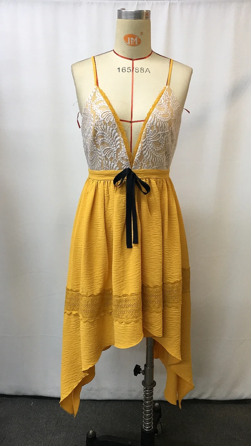 Sukienka w stylu western cowgirl vintage z 2025 roku - sukienka na szelkach z kwiatowym nadrukiem i asymetrycznym dołem dla kobiet |   Retro dżinsowa niebieska spódnica z falbankami