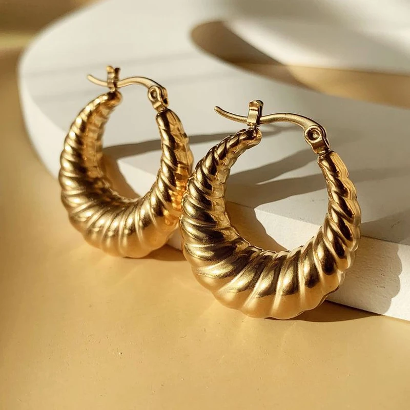Punk PVD 18K Gold Plated Croissant Twist Chunky Huggie Hoop Earrings Stainless Steel Hammered Earring Wed Ear Jewelry Pendientes