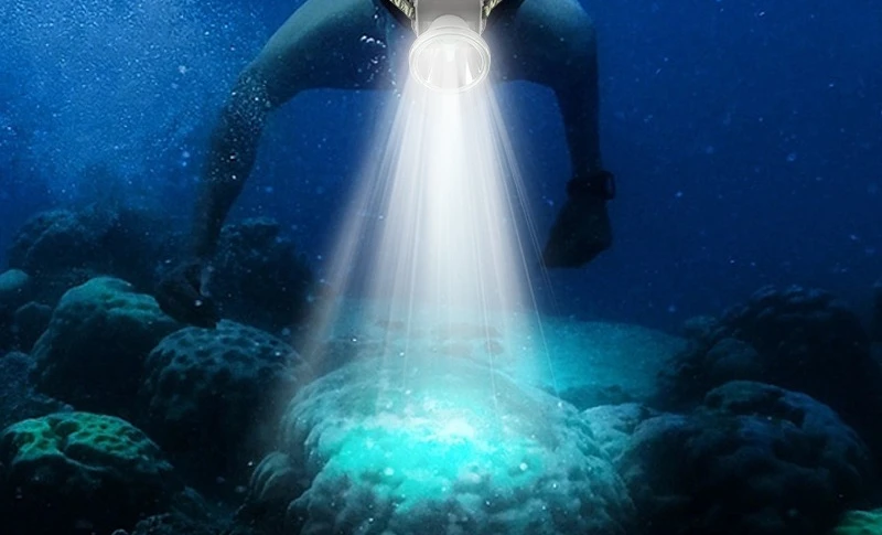 Diving headlights catch the sea, strong light charging, super bright long-range shooting, super waterproof