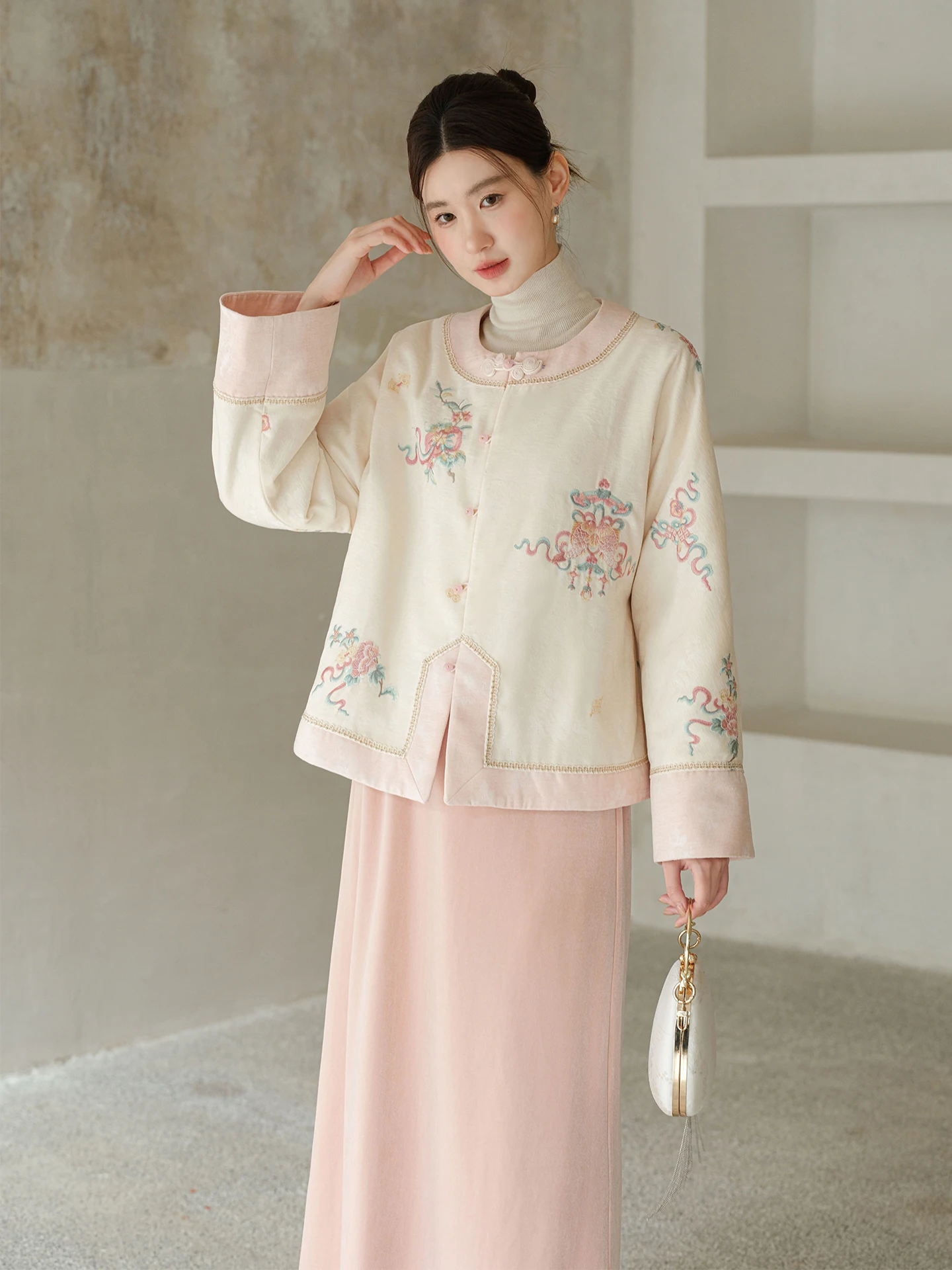 

Новая китайская женская куртка с вышивкой, сложной отделкой, воротником и длинными рукавами, весенняя модная традиционная одежда, топ