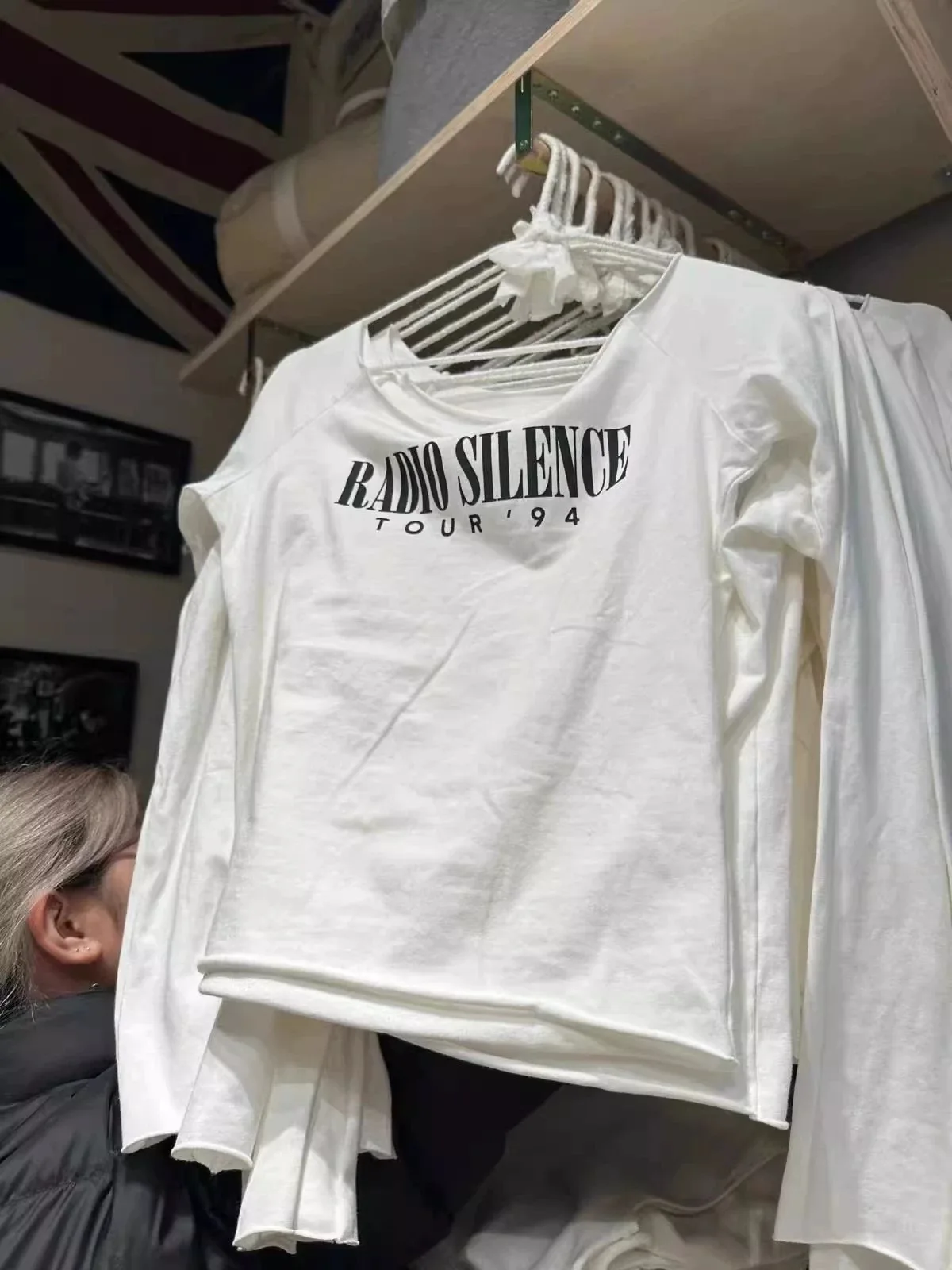 

Sweet Women Long-sleeved T-shirt Printed White Bare Collarbone Cotton Top Letter Printed 2024 Spring New Top