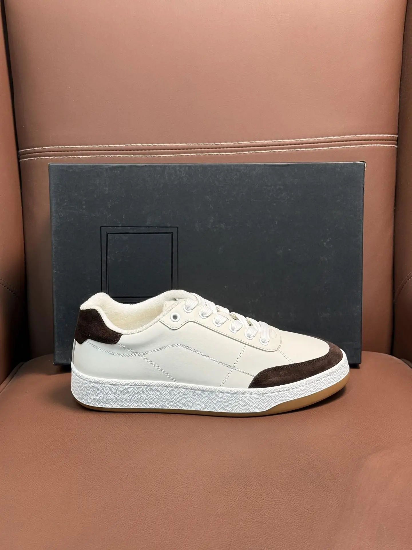 Unisex Fashion Lace Up Board Sneakers Bi-color Leather Suede Upper Plush Warm Lining Thick Flat Sole All Match Footwear