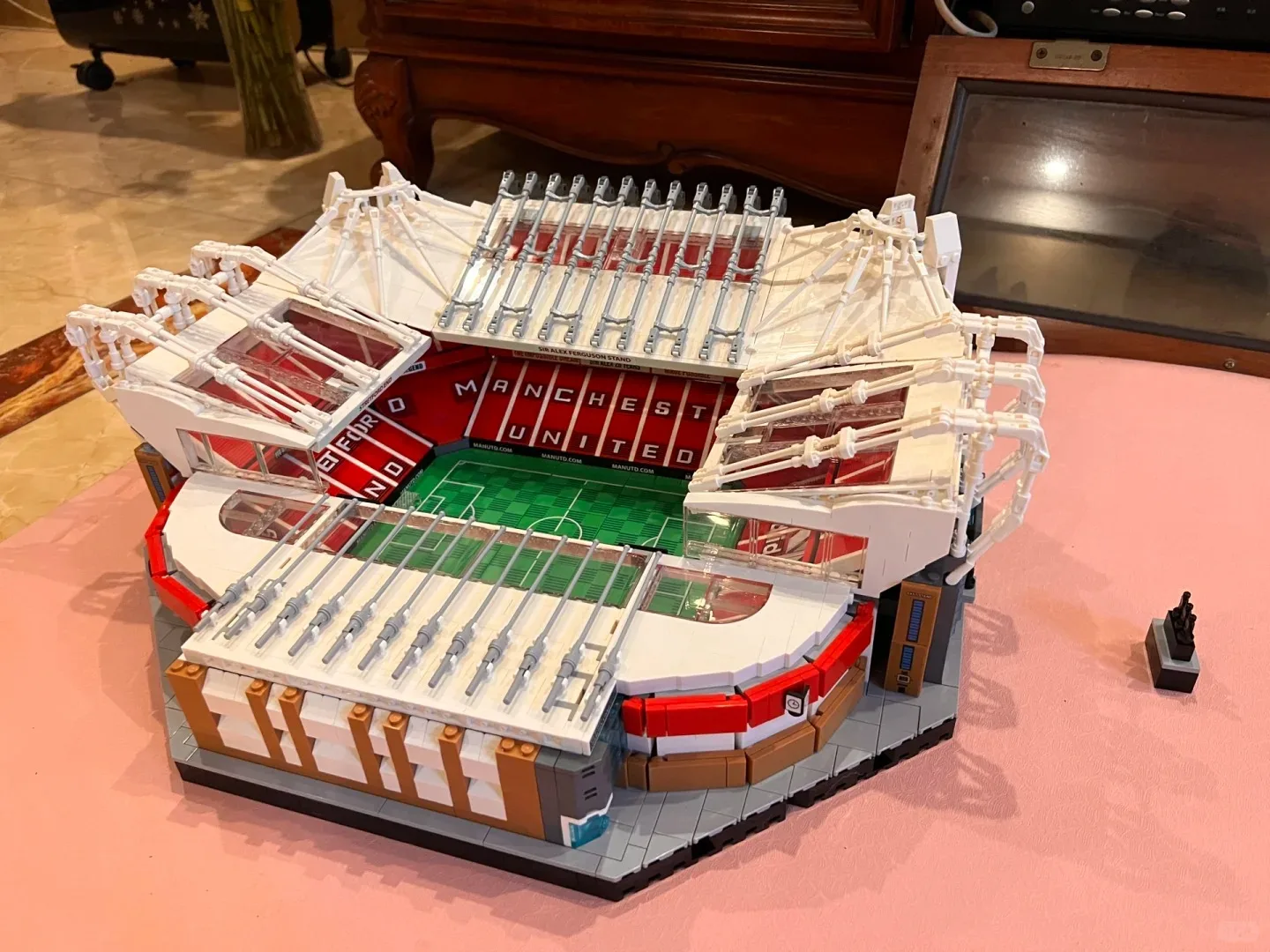 オリジナルボックス付き オールドトラッフォード - マンチェスターユナイテッド 10272 組み立てキットとコレクターおもちゃ 3898 ピース クリスマス 誕生日ギフト