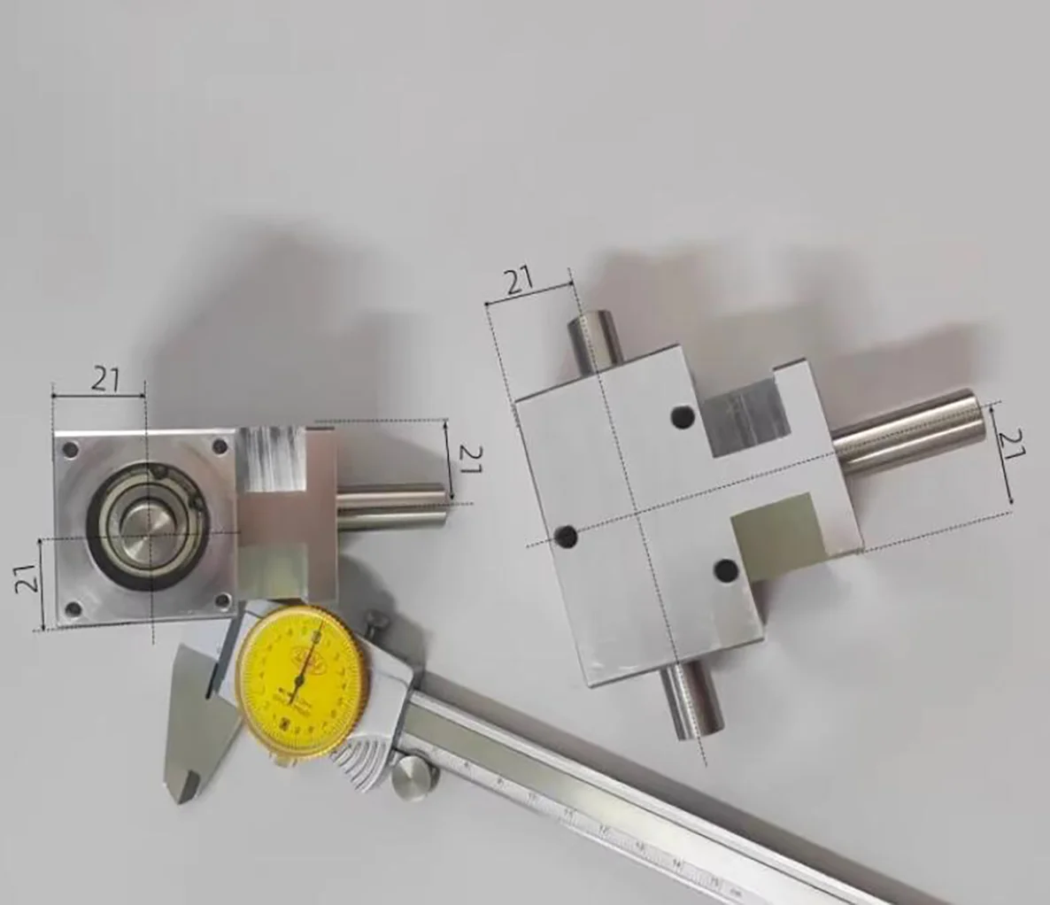 Angle Gear 1:1 Spiral Bevel Gear Shaft 12mm Co-Direction Double Output Shaft 90-Degree Differential Assembly Gearbox