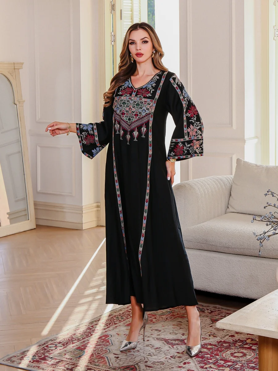 

Siskakia Muslim Elegant Embroidery Dress Indie Folk V-Neck Kaftans Abaya With Rhinestones
