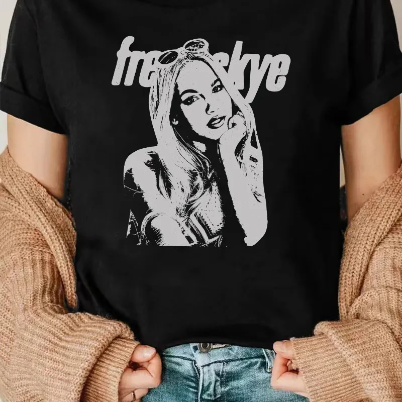 Black and White Retro Style, Presenting The Image of Free Skye. Summer New Casual Retro Retro Style for Both Men and Women