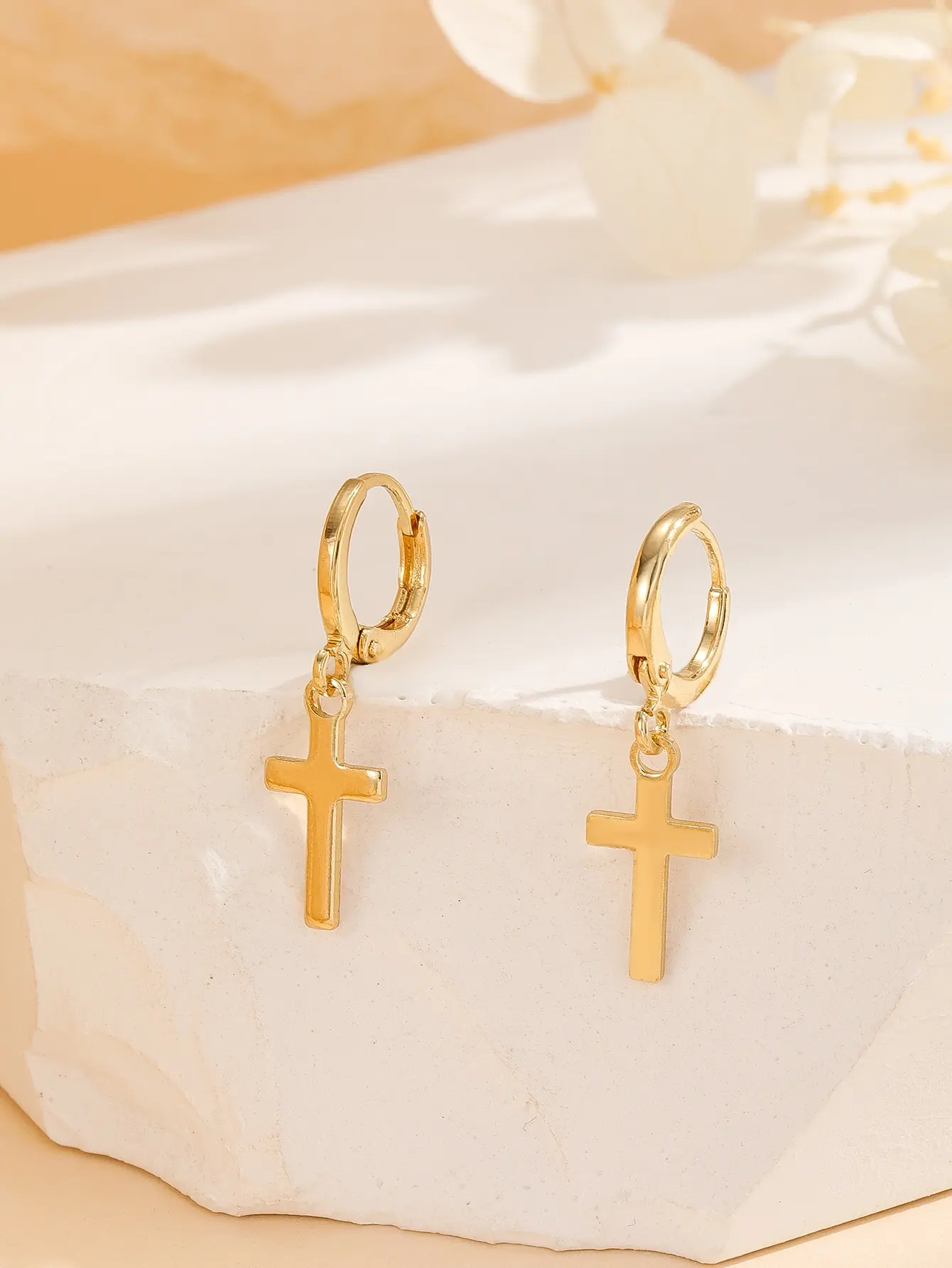 

Серьги-кольца с золотистым крестом для женщин, минималистичные украшения с религиозным символом