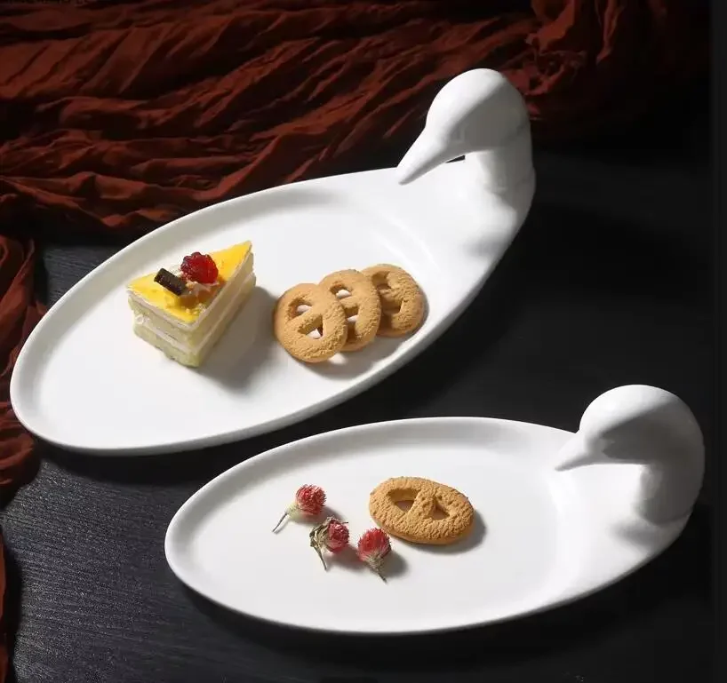 

Чисто белая керамическая тарелка в стиле вестерн, поднос в форме животного, овальная креативная домашняя обеденная тарелка, тарелка для салата, посуда для отеля