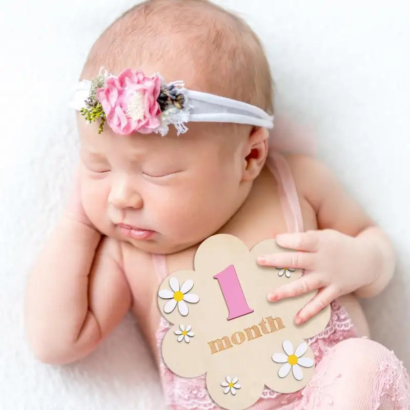 ● Wooden Baby Monthly Milestone Cards Flowers Double Sides Number Month Girls Boys Newborn Photography Props Accessories