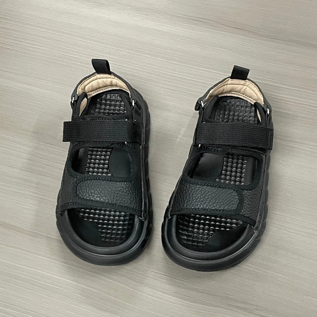 Jinyu New Men's Black Sandals Breathable Genuine Leather Stitched Sides Durable Fashionable Simple Personality Boy's Beach Shoes
