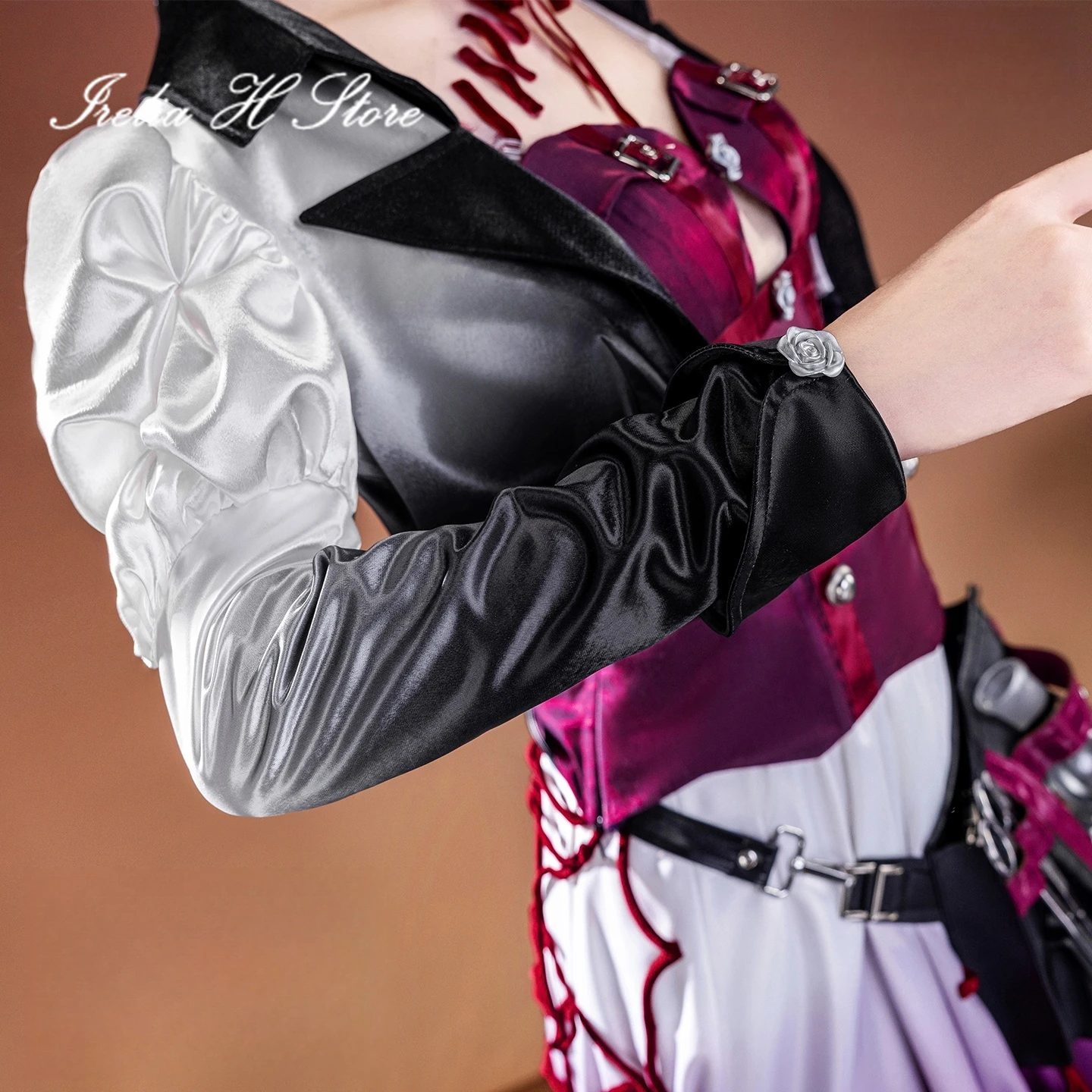 ชุดคอสเพลย์เอ็มมี่ ไดเออร์ หมอจากอนิเมะ Identity V ของไอเรเลีย เอช ชุดเดรสเอ็มมี่ ผู้รอดชีวิต สำหรับฮาโลวีน