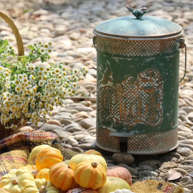 Retro Wrought Iron Outdoor Trash Can with Lid Large Capacity Silent Foot Pedal Bin for Garden Courtyard Decoration Vintage