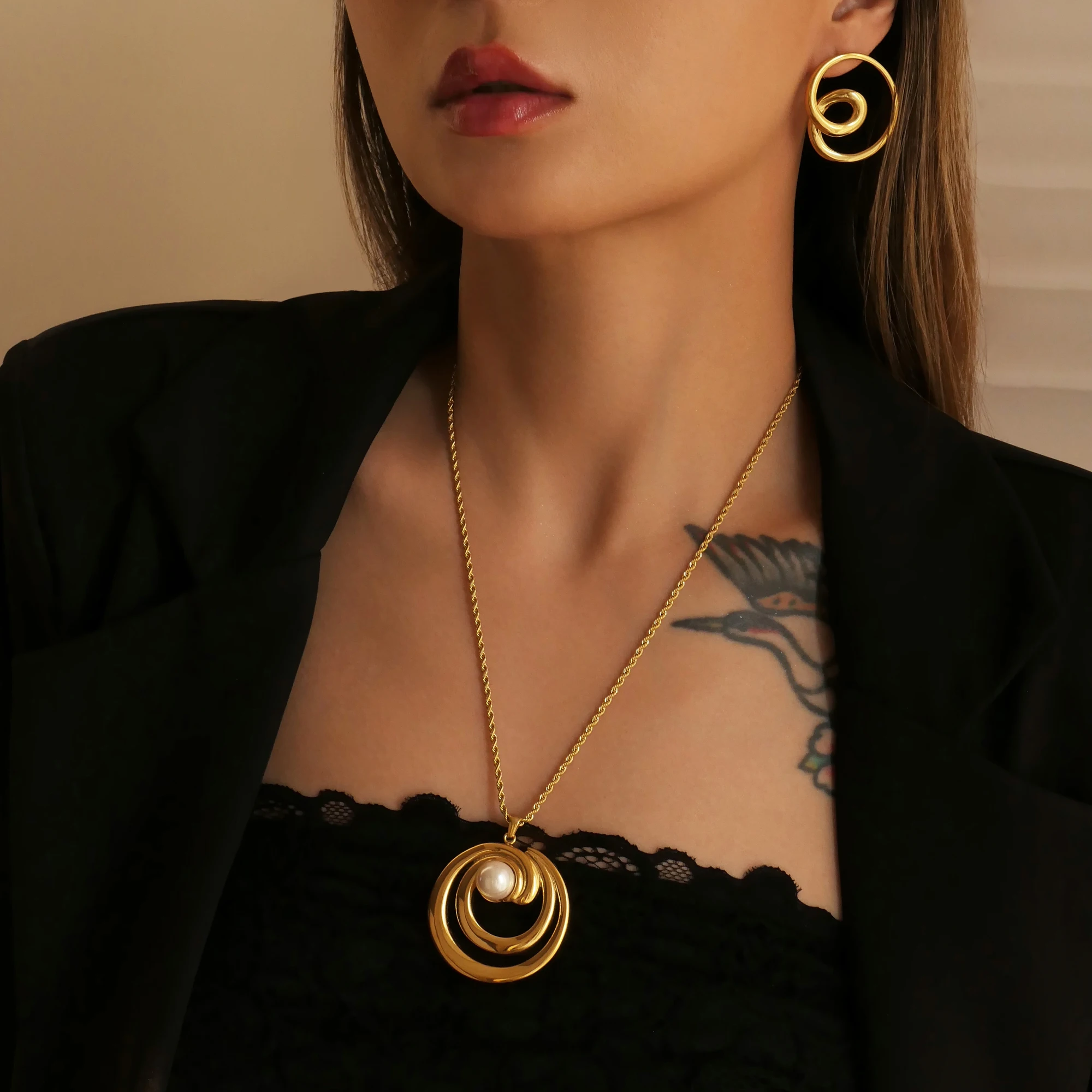 DASEIN New Vintage Gothic Swirl Pearl Pendant Necklace Stainless Steel 18k Pvd Gold Plated Fashion Women Jewelry Accessories