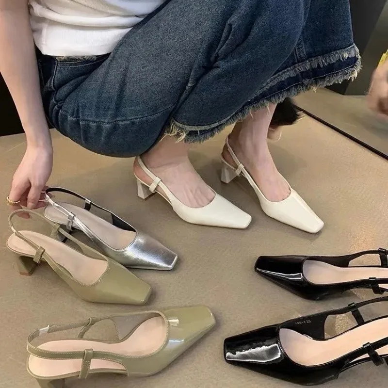 2025 مصمم الصيف أحذية عالية الكعب المرأة موضة ساحة تو تصميم نمط فستان الحفلات أحذية Sandalias