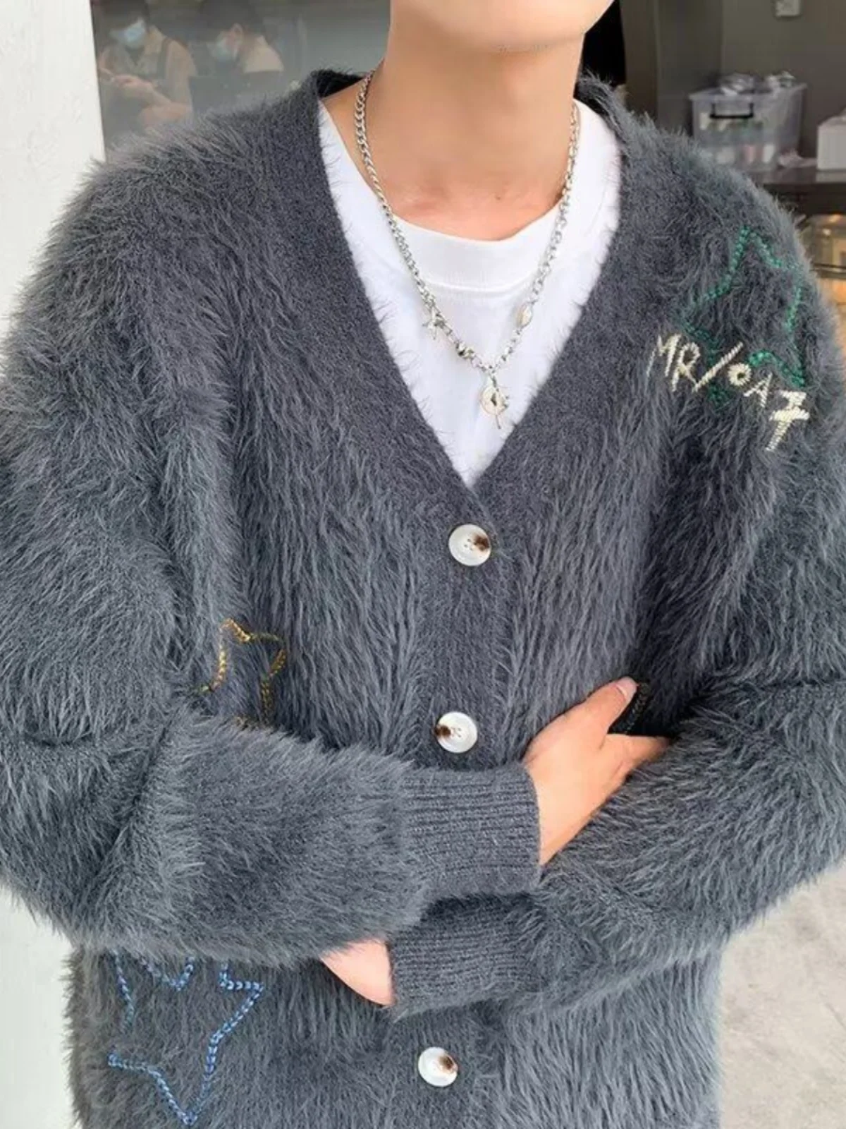 

Loose Fit Men's Cardigan Knitted Sweater with Embroidery in Camere Sle for Autumn And Winter Casual Wear V-Ne Long Sve