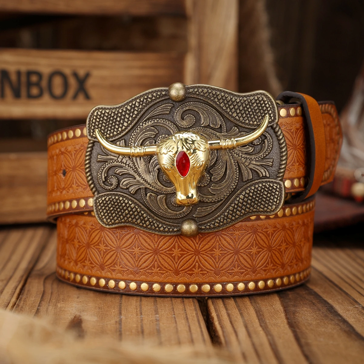 حزام PU بإبزيم على الطراز الغربي مناسب لكل من الرجال والنساء، وحزام كاجوال فريد من نوعه (مع أظافر مثقوبة)