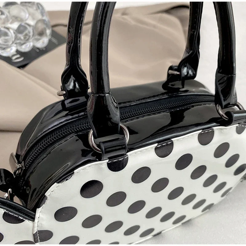 Ausgefallene Bonbon-Bartform Gepunktete Crossbody-Schultertasche, Damen-Umhängetasche, Leichte Handytasche, Niedliche Farbkontrast-PU-Handtasche – Detail 10