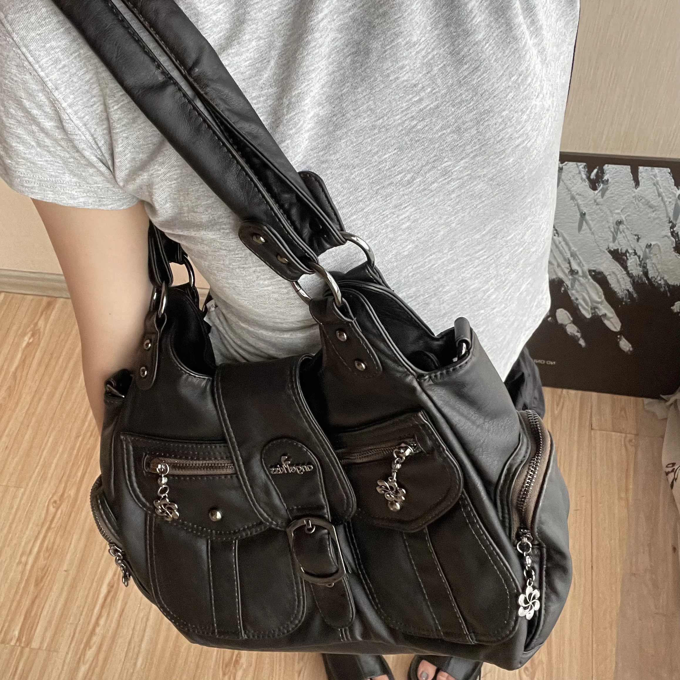 Original Design Made Old Large Capacity Commuter Crossbody Scooter Multi-pocket Hottie Underarm Tote Bags for Women