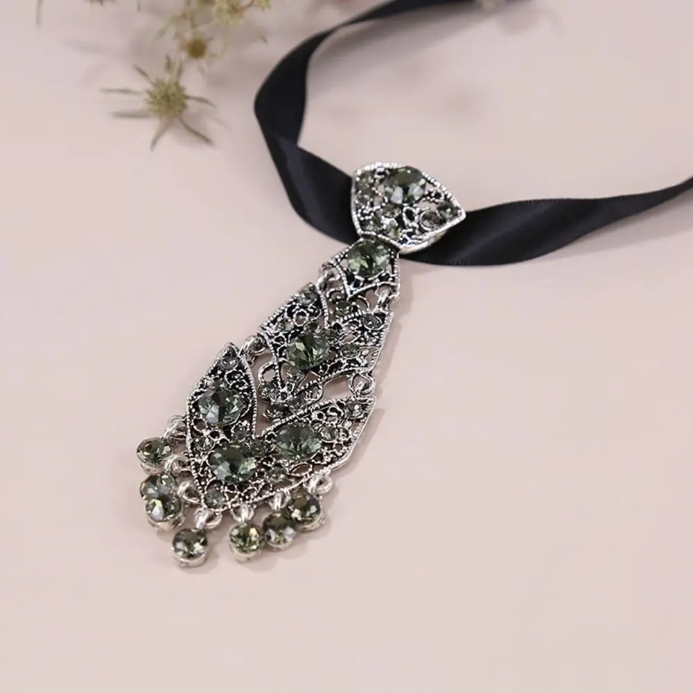 

Suit Accessories Wedding Tie English Gentleman Style Men Ties Women Necktie Metal Rhinestone Necktie Formal Business Ties