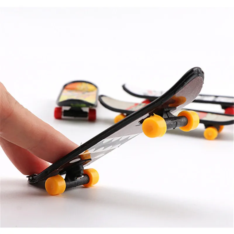 3pcs Mini FSB Plastic Finger Skateboards Unti-smooth Professional Fingerboard for kids Desktop Toy Finger Skate Boarding