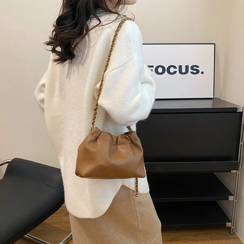 Women's Crossbody Tote Bag PU Leather Hobo Bag Fashionable Retro Bucket Bag Korean High-End Chain Crossbody Bag image 5