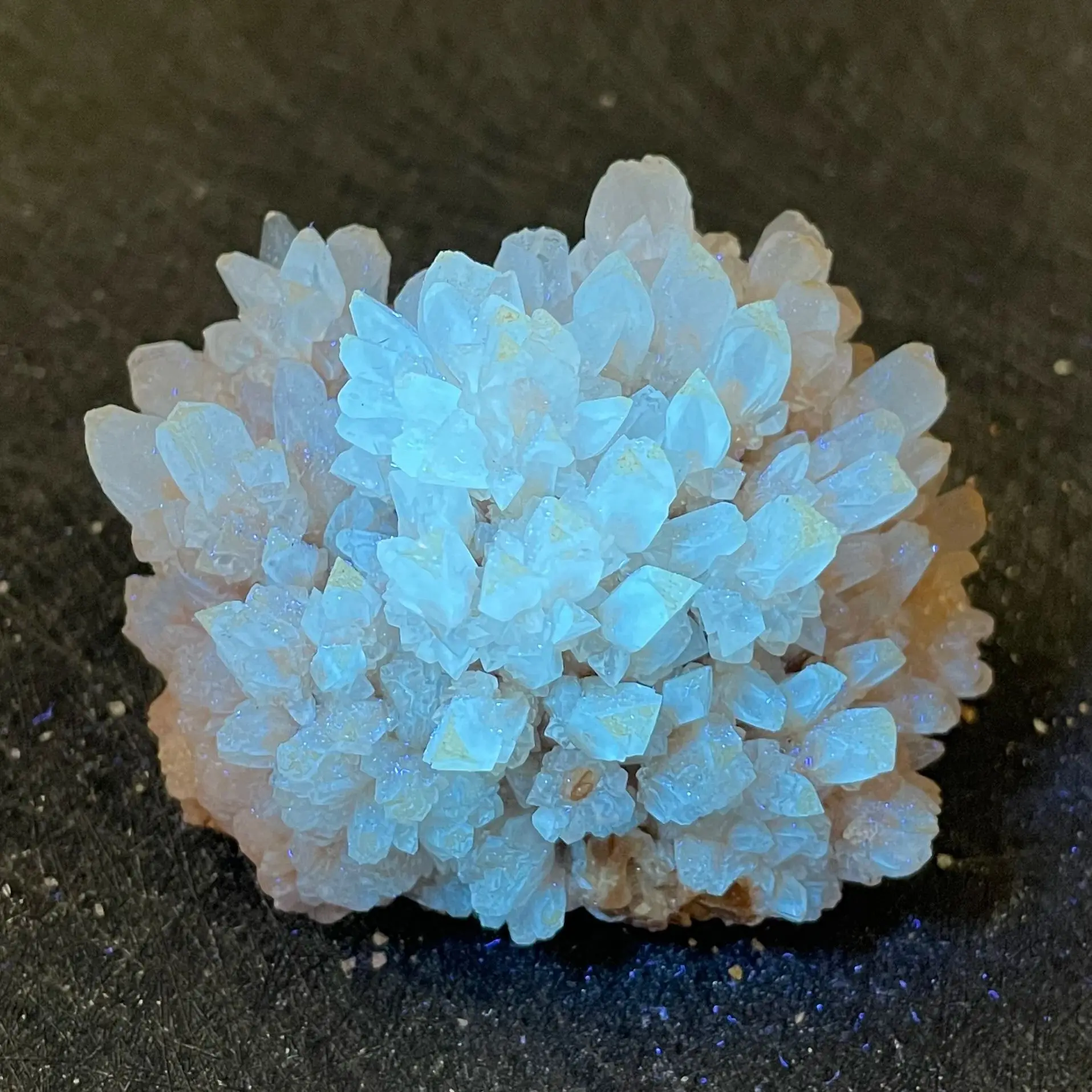 

Natural Stone Calcite Crystal Cluster Fluorescence Effect Mineral Raw Quartz Rock Specimen Decoration Rough Healing