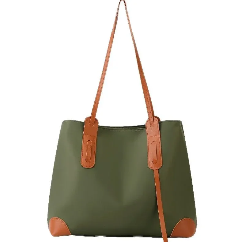 2025New Sac à bandoulière en nylon pour femmes, tendance, grande capacité, à la mode, décontracté, polyvalent, fourre-tout sous les bras pour une compétence facile