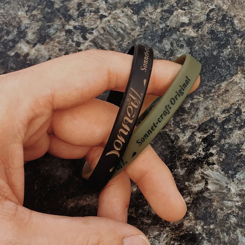 

Vintage Silicone Sports Wristband Bracelets for Men Women Fashion Bracelet Personalized Bangle Jewelry Accessories Lovers Gifts