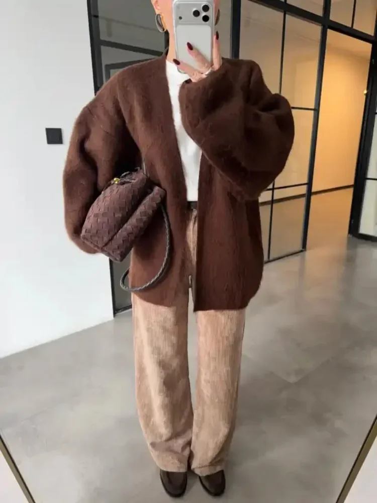 

Сплошной цвет, кардиган с длинными рукавами, повседневный свободный женский теплый свитер средней длины с v-образным вырезом, зима 2025 года, уличная одежда на каждый день