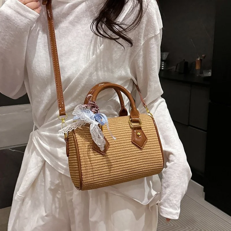 

Fashionable Ladies Handbag Crafted From Lightweight Leather Featuring Famous Designer Inspired And High-End Daily Style​