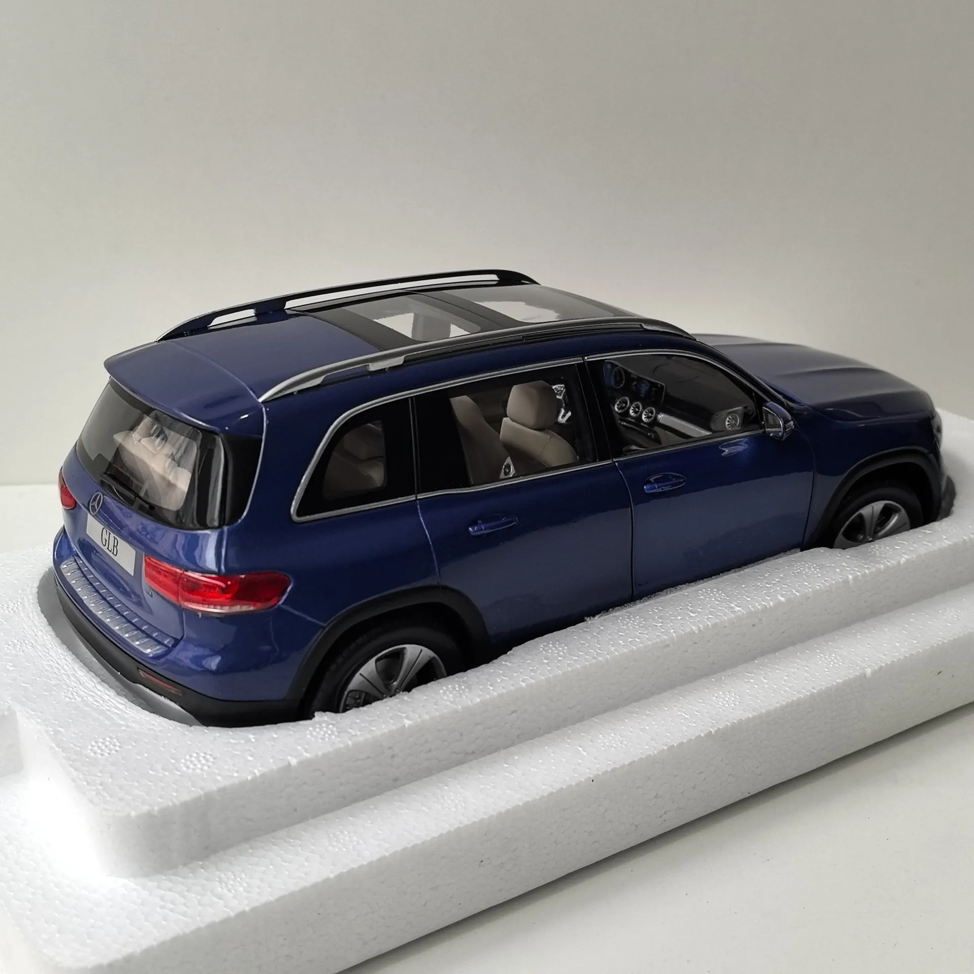 Modèle de voiture en alliage moulé sous pression BENZ BENZ GLB, échelle 1:18, jouet de collection, cadeau, affichage Souvenir, ornement