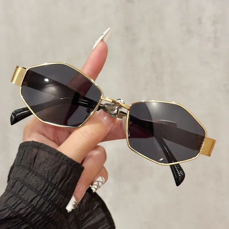 Modische Polygonale Damen-Sonnenbrille 2025 Vintage Marken-Rhombus Sonnenbrillen für Damen Einzigartige Metallrahmen Punk-Brillen für Herren – Detail 7